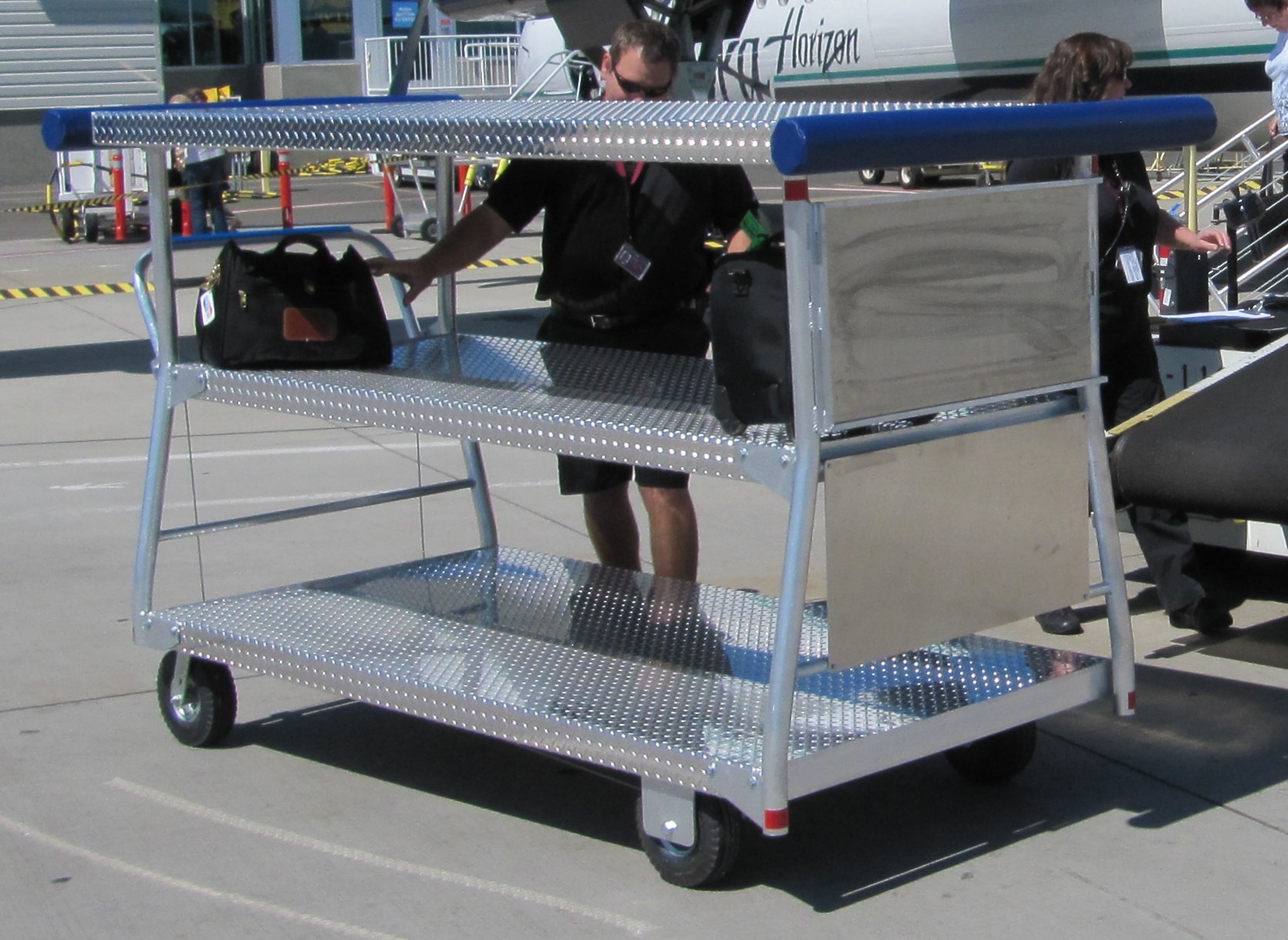 Q400 DXR Baggage Cart KCI Turboway
